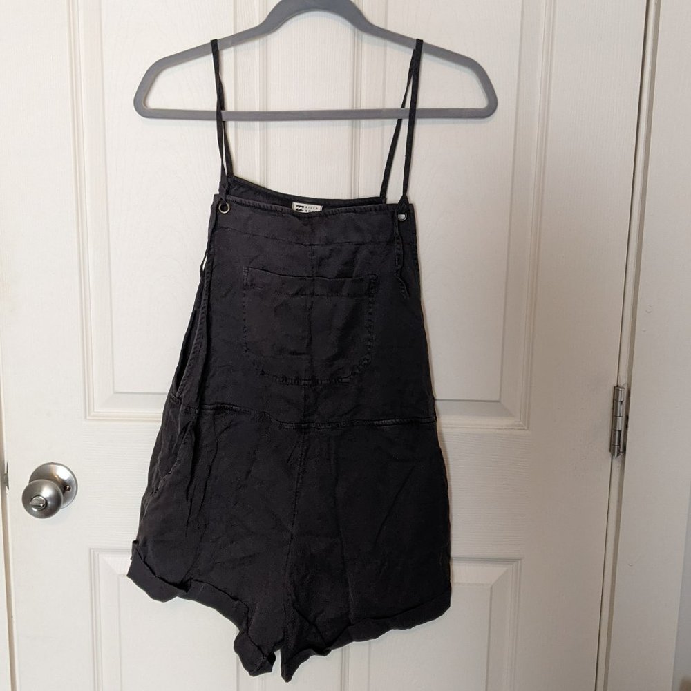 Women's Billabong romper NWT size large- fits like a medium